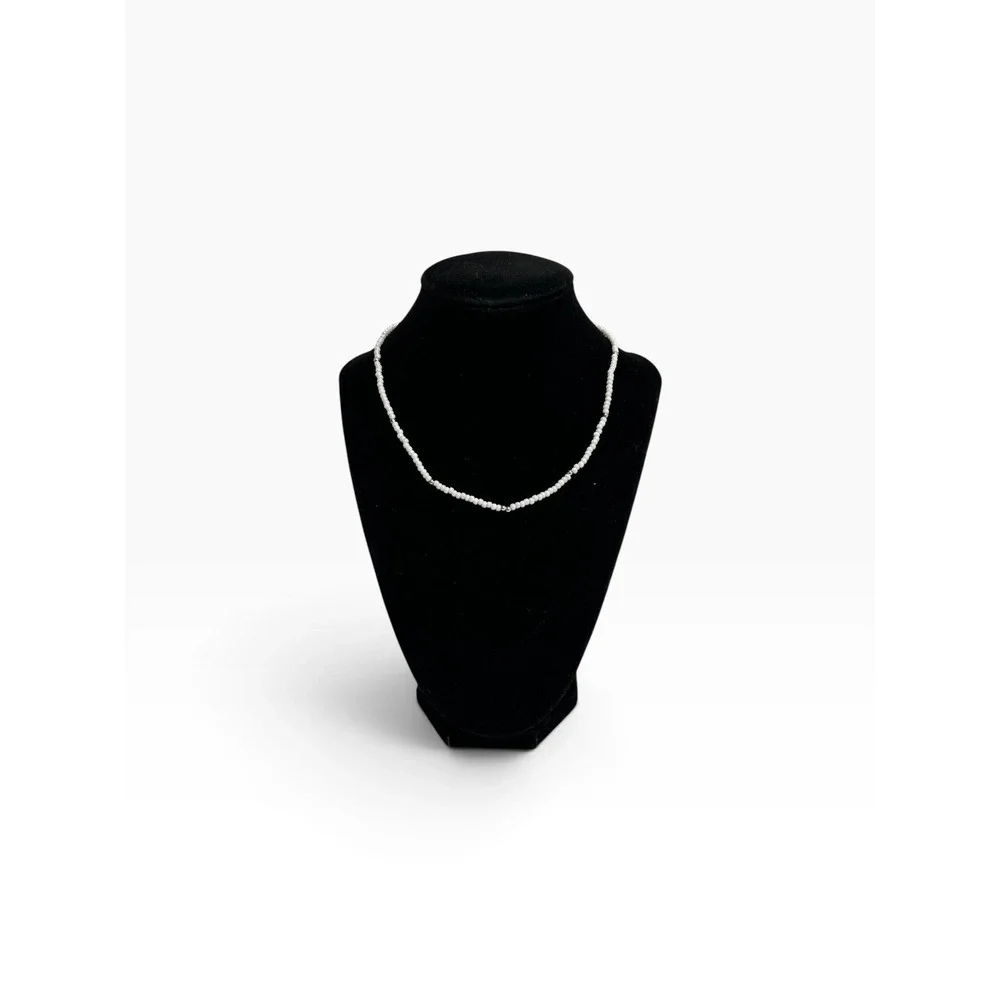 White/Silver Tone Beaded Necklace 18